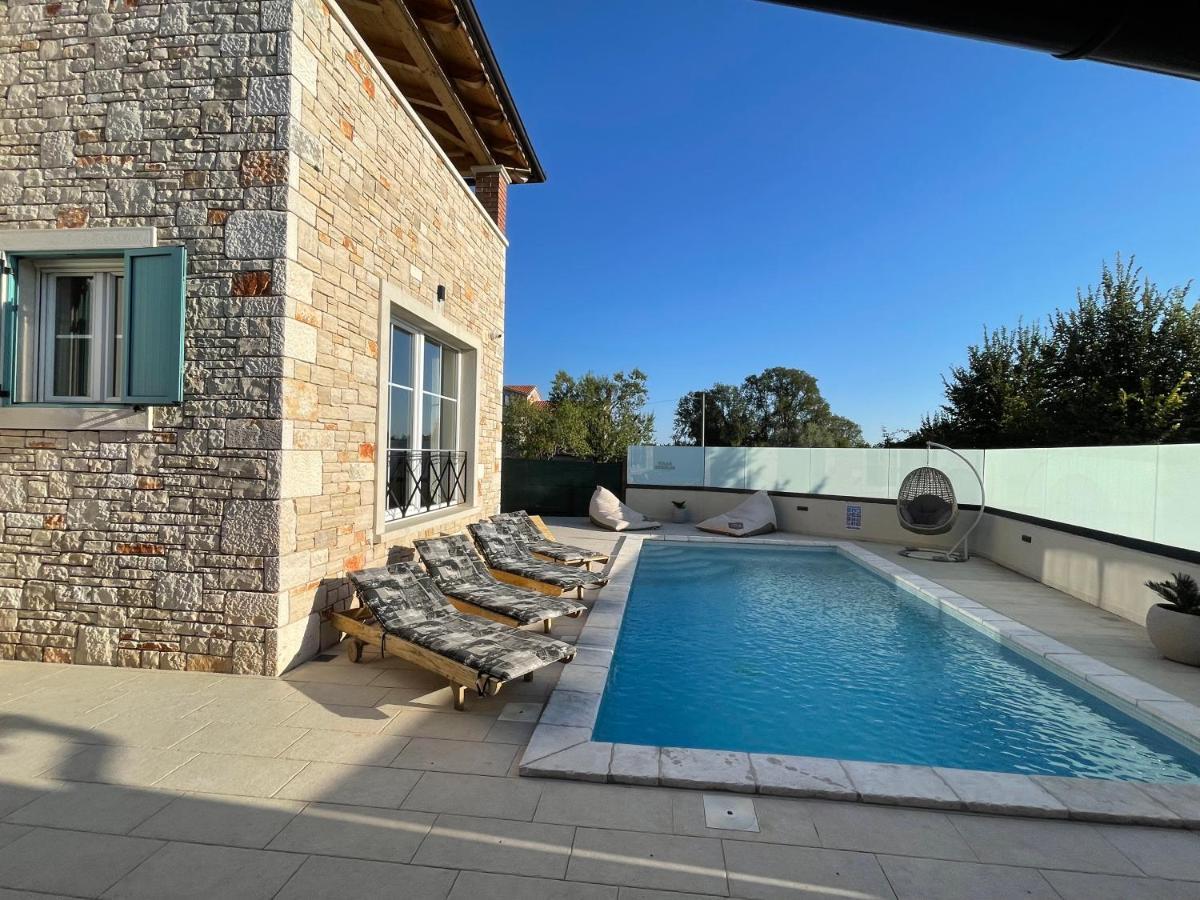 Moderne Istrische Steinvilla - 4 Sterne Mit Privatem, Beheizbaren Pool & Meerblick Kavran Екстериор снимка