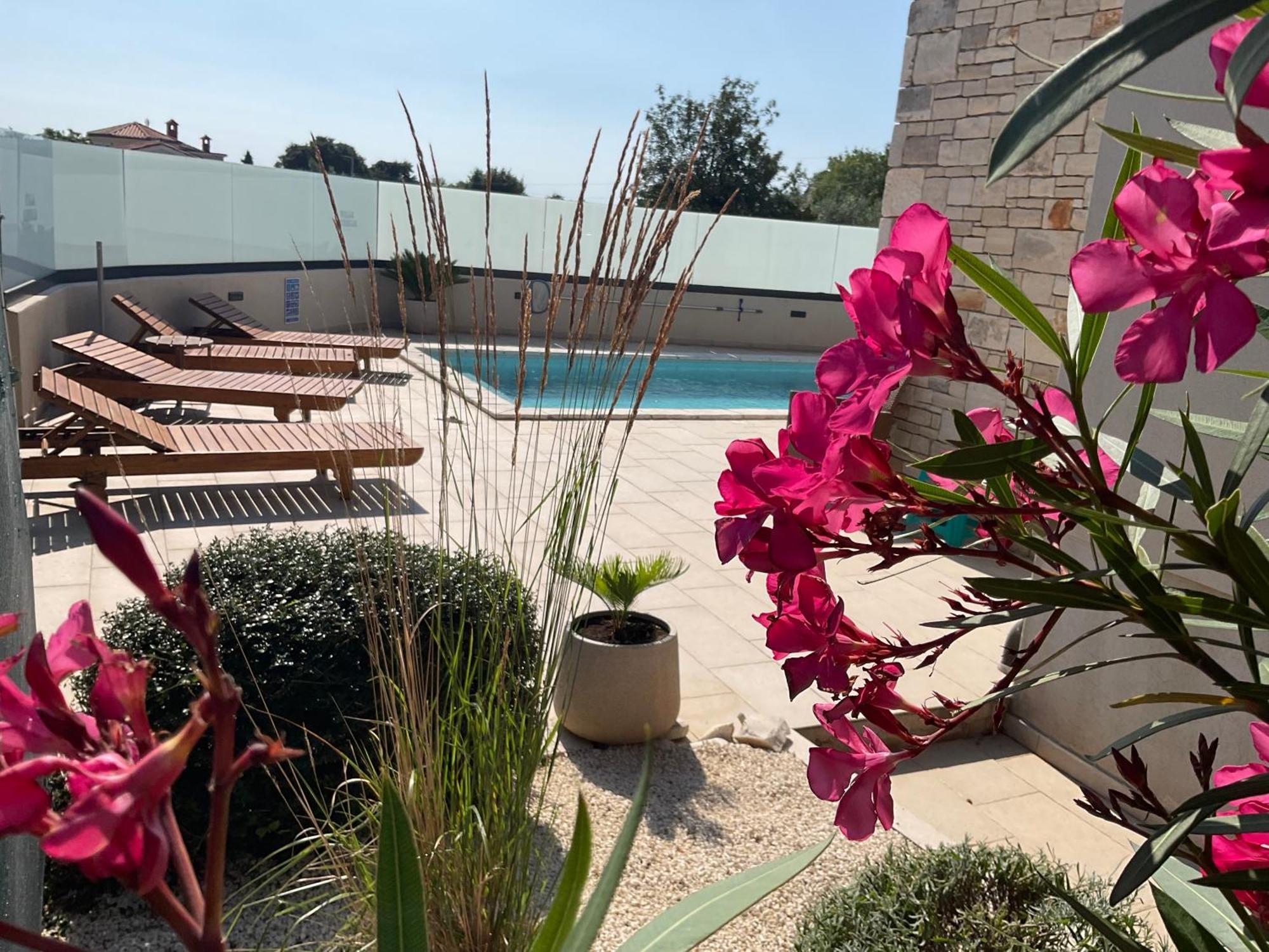 Moderne Istrische Steinvilla - 4 Sterne Mit Privatem, Beheizbaren Pool & Meerblick Kavran Екстериор снимка
